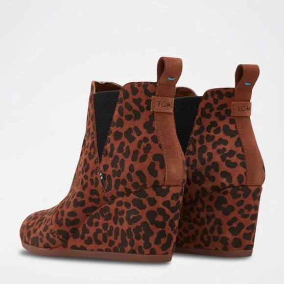 Toms Womens Kelsey Brown Suede Pull On Round Toe Chelsea Boots Shoes NWT - Picture 2 of 9